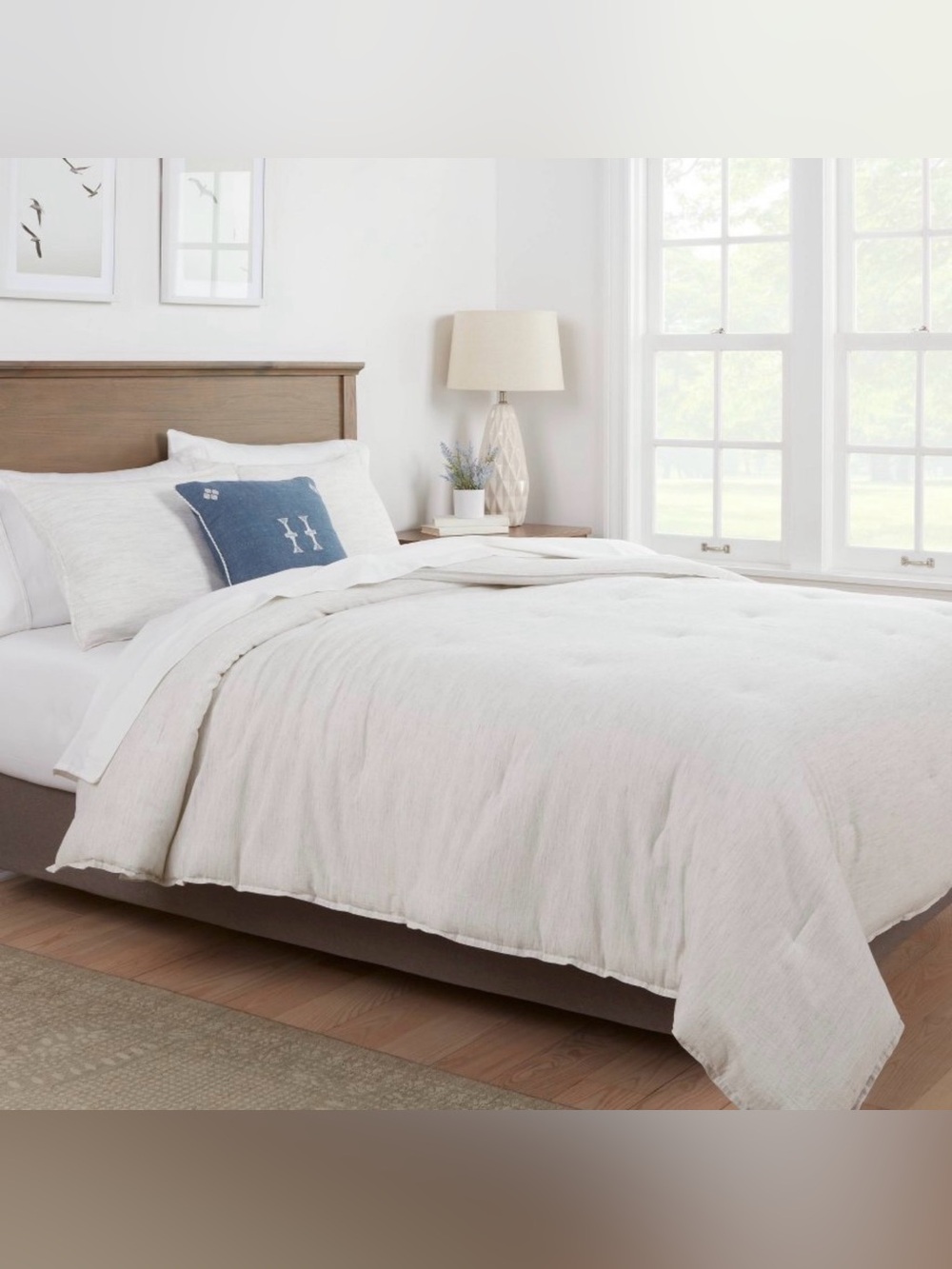 NIB Threshold King Space Dyed Cotton
Linen Comforter & Sham Set
Cream